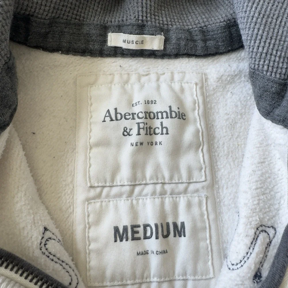 Vintage Abercrombie & Fitch Y2K White Zip Up Hoodie Muscle Fit Medium